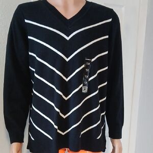 Liz Claiborne V-Neck Black and White Chevron Sweater